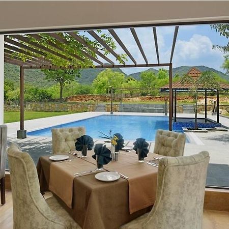 The Hunting Lodge Resort Udaipur - Villas & Pool Dabok Exteriör bild