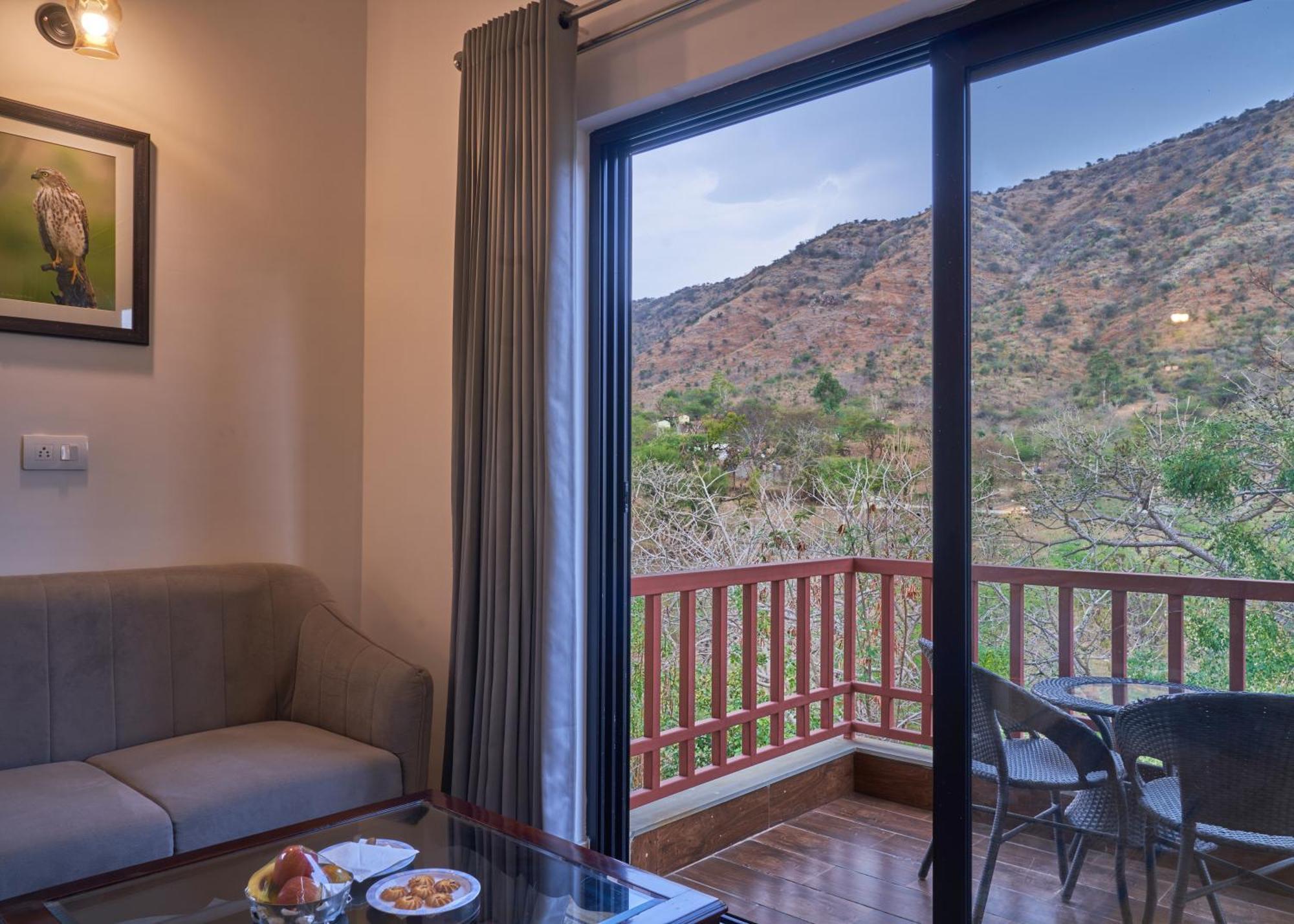 The Hunting Lodge Resort Udaipur - Villas & Pool Dabok Exteriör bild