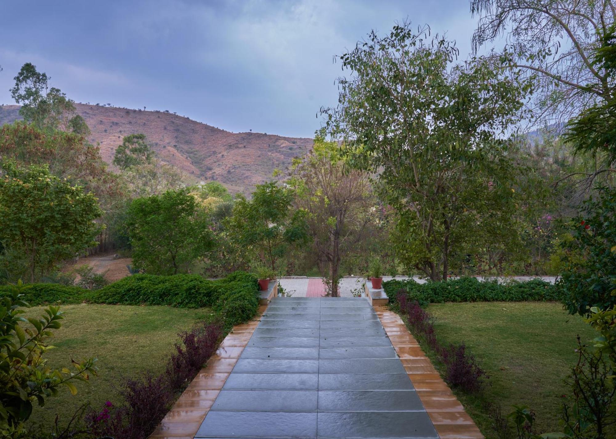 The Hunting Lodge Resort Udaipur - Villas & Pool Dabok Exteriör bild