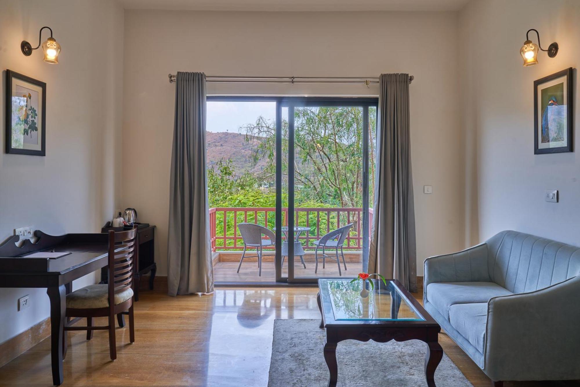The Hunting Lodge Resort Udaipur - Villas & Pool Dabok Exteriör bild