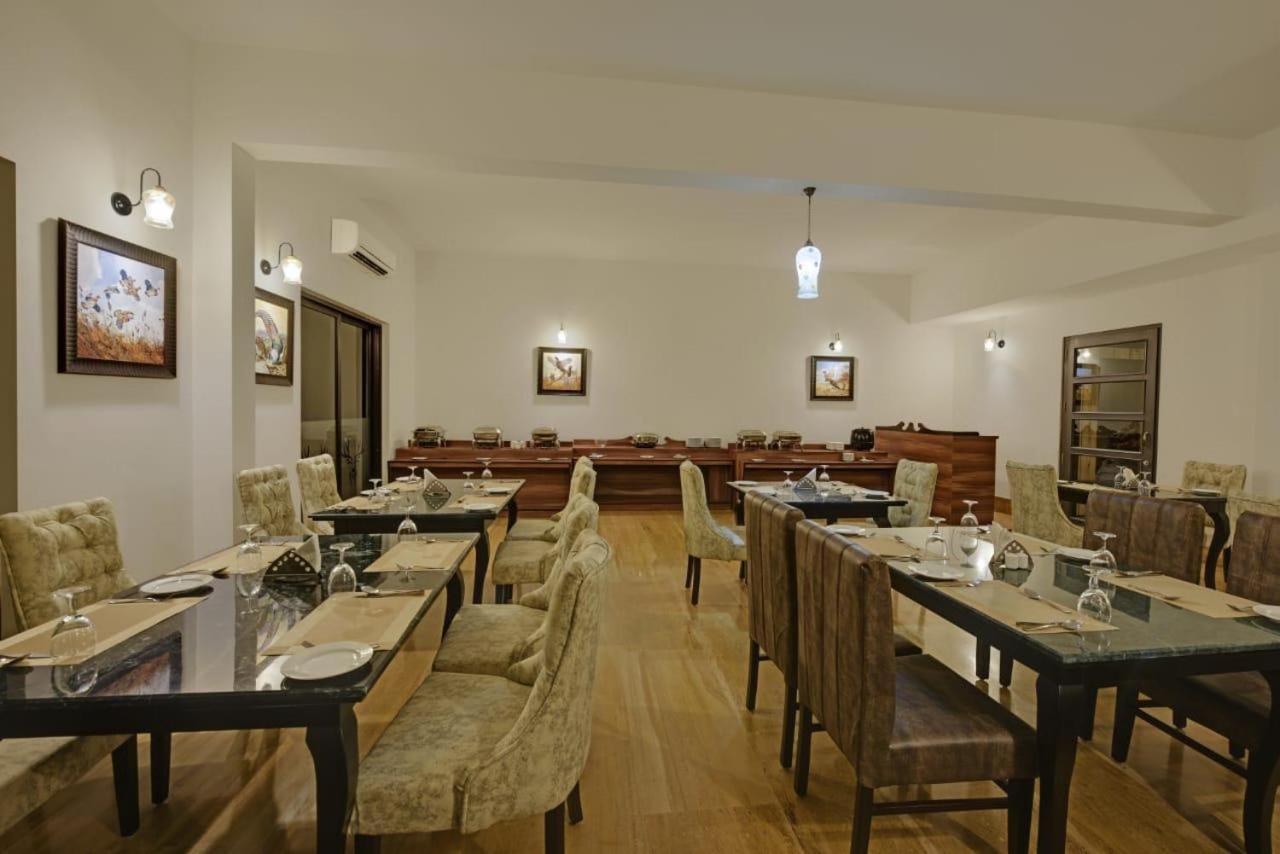 The Hunting Lodge Resort Udaipur - Villas & Pool Dabok Exteriör bild