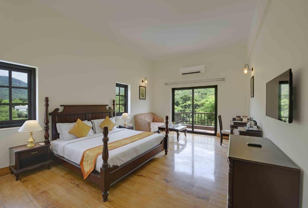The Hunting Lodge Resort Udaipur - Villas & Pool Dabok Exteriör bild