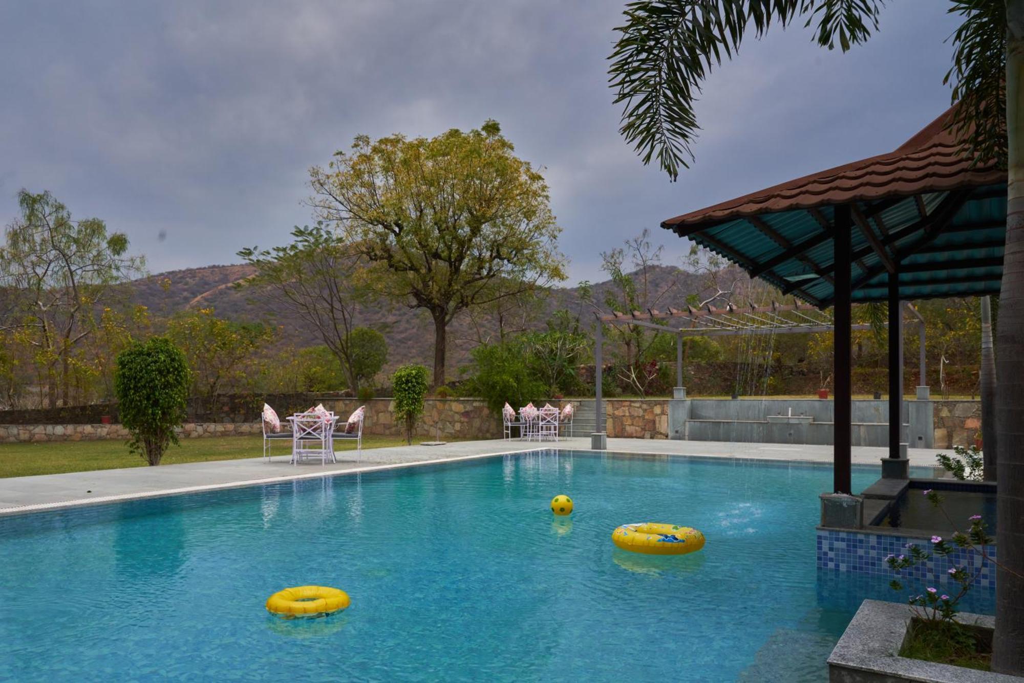 The Hunting Lodge Resort Udaipur - Villas & Pool Dabok Exteriör bild