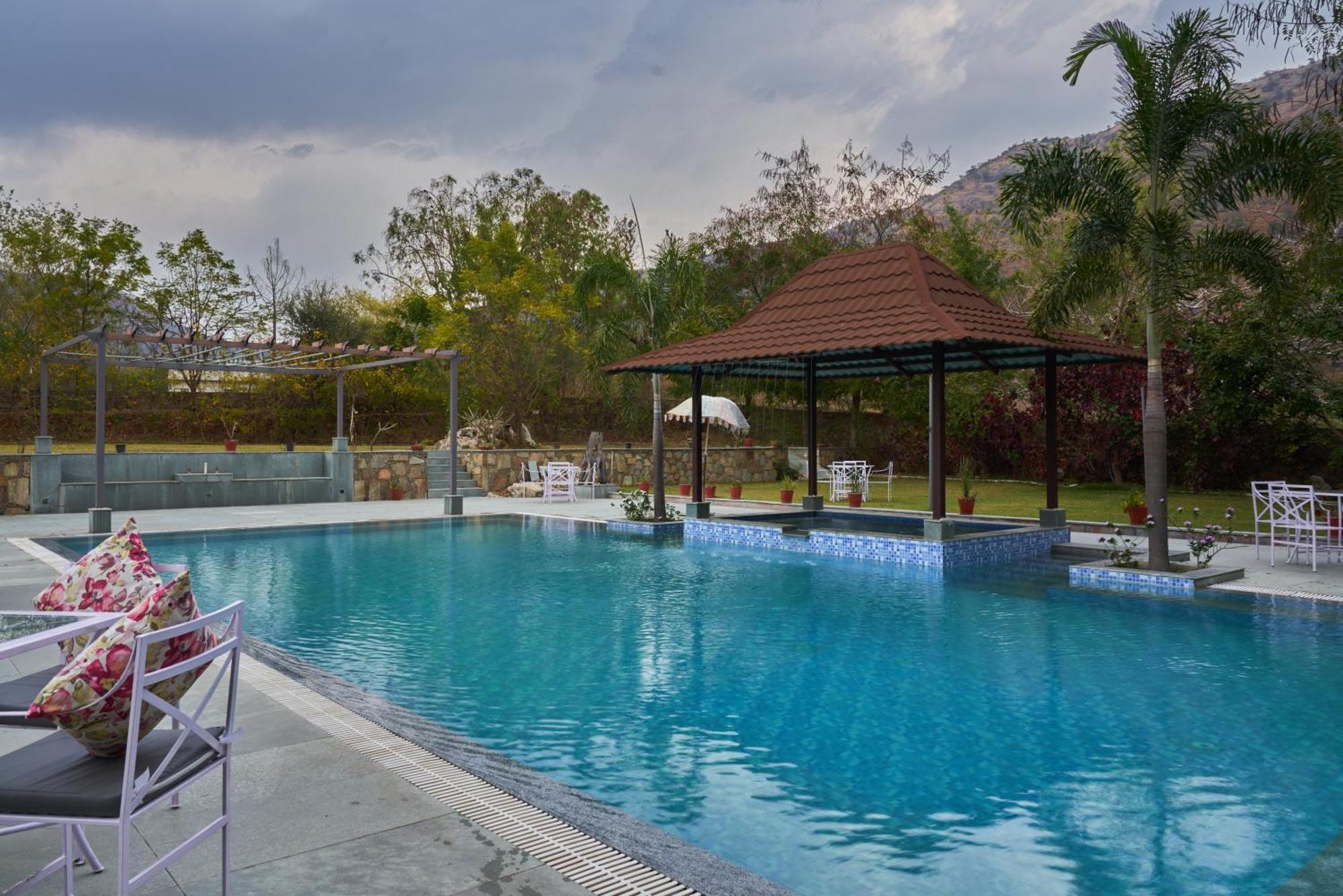 The Hunting Lodge Resort Udaipur - Villas & Pool Dabok Exteriör bild