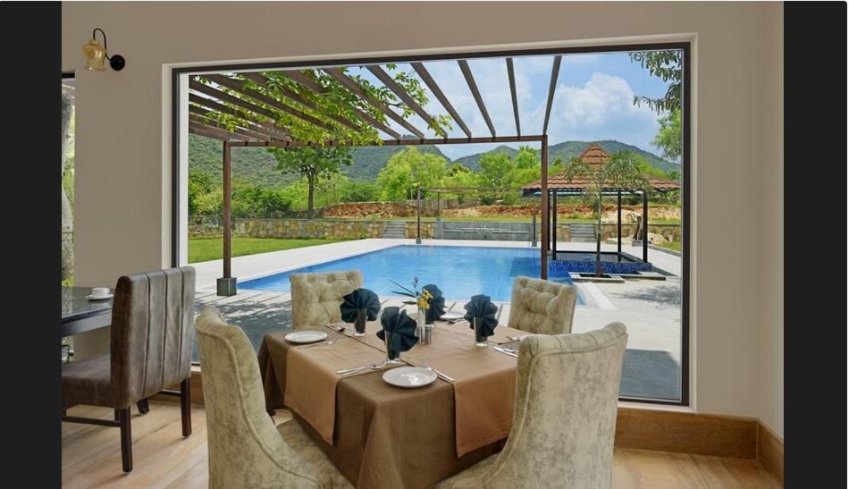 The Hunting Lodge Resort Udaipur - Villas & Pool Dabok Exteriör bild